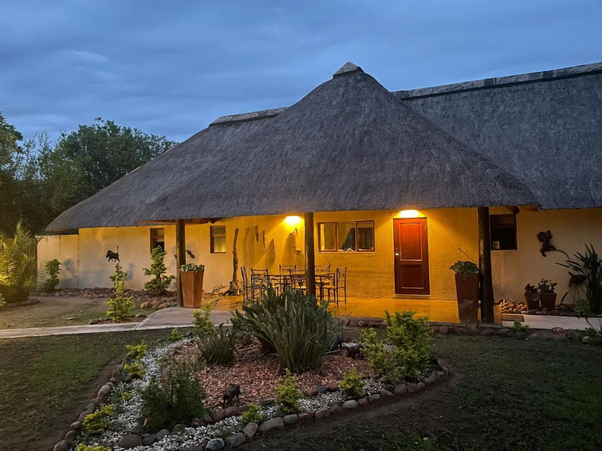 Stunning Mountain Views From A 3-Bedroom Home With Pool Hoedspruit Esterno foto
